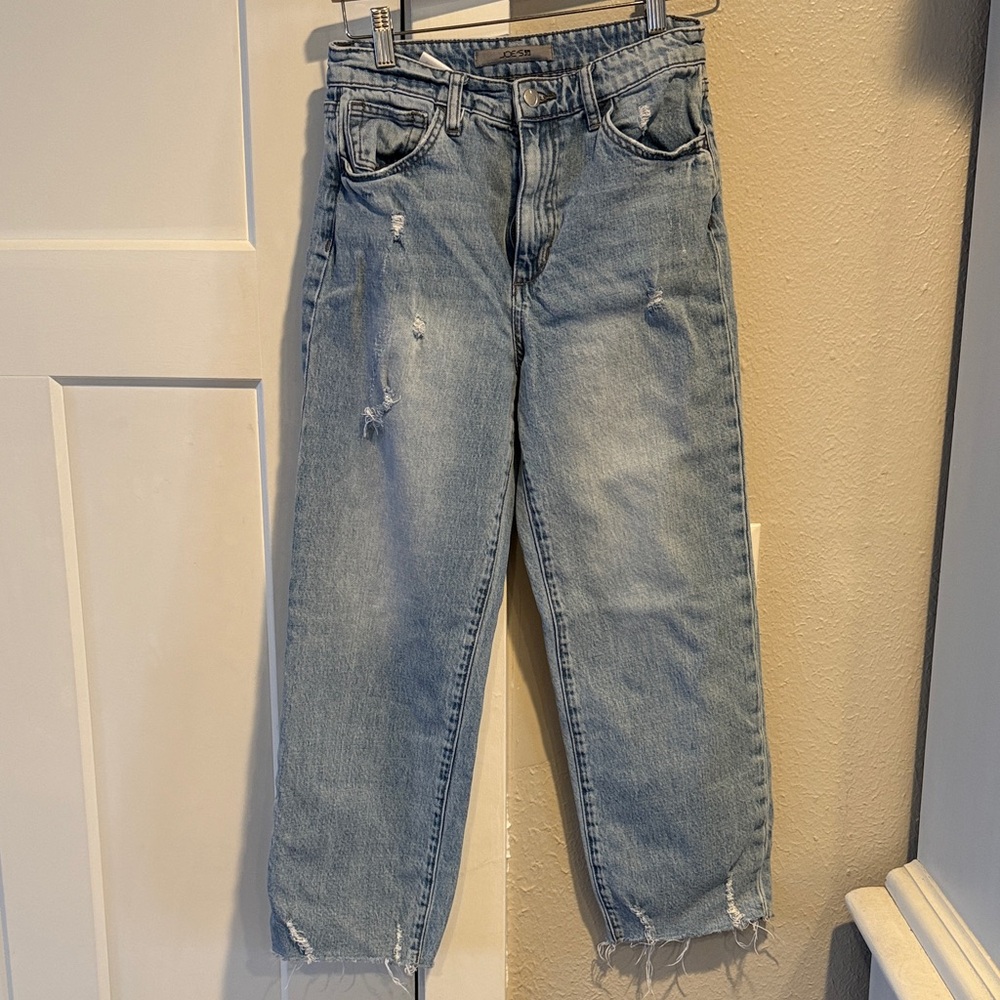Distressed Light Blue cropped jeans